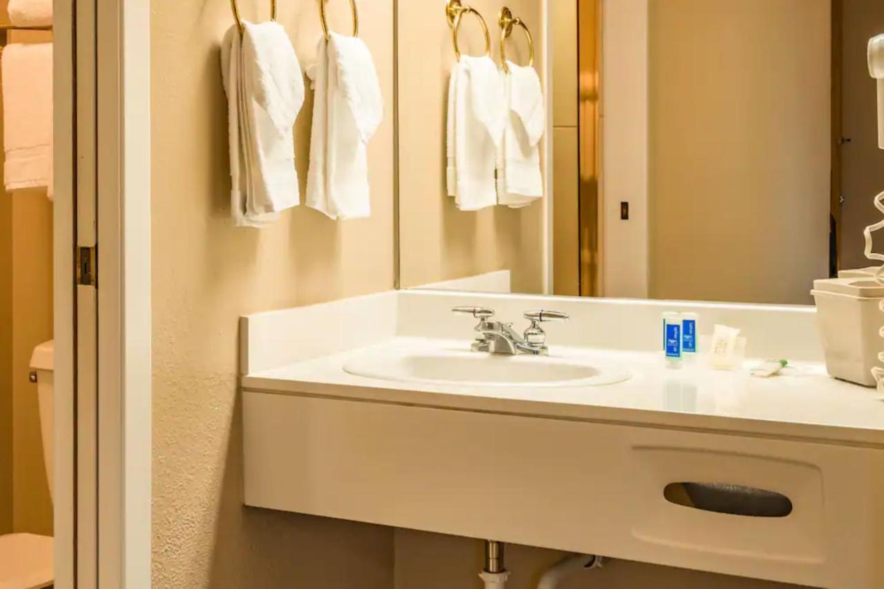 Oyo Hotel Lincoln Airport Ne, Hwy 80 المظهر الخارجي الصورة